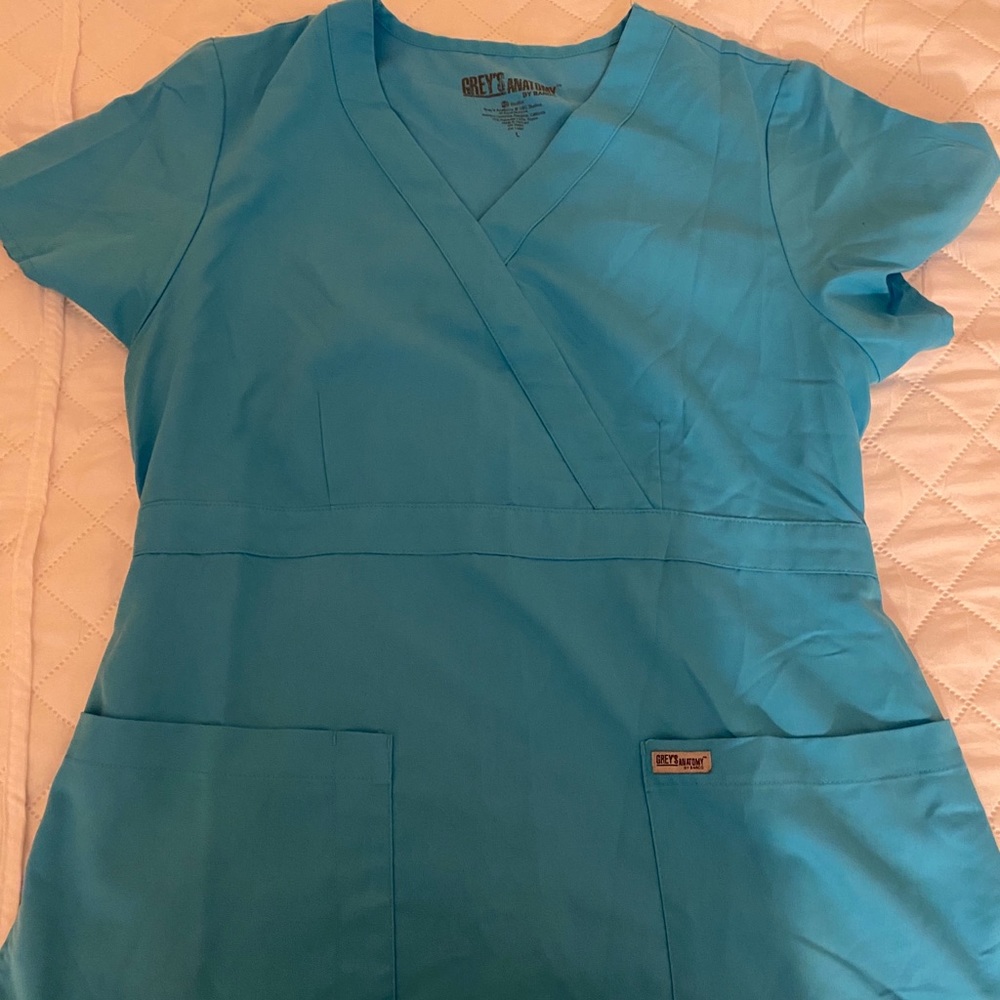 Scrub tops - Picture 5 of 8
